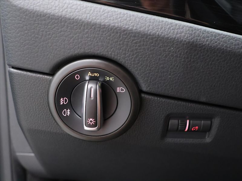 Volkswagen Multivan 2,0 TDI 146kW Highline DSG CZ - fotka 19 z 36