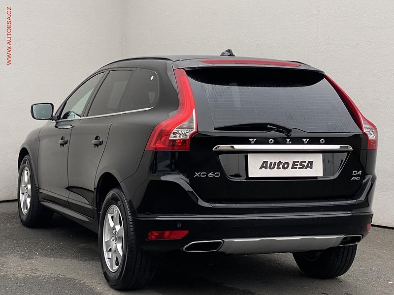 Volvo XC60 (2016) 2.4 D4 AWD, ČR, Momentum, AT - fotka 6 z 17