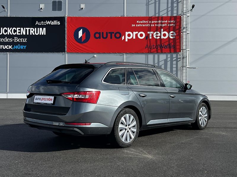 Škoda Superb 2.0TDI DSG ACC 1.Maj DPH TZ - fotka 4 z 24