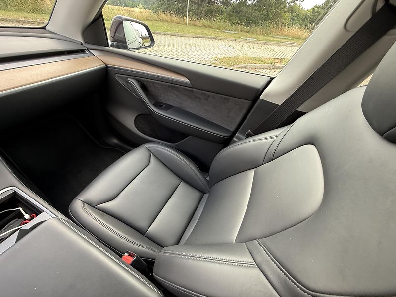 Tesla Model Y Long Range DUAL tažné - fotka 10 z 13