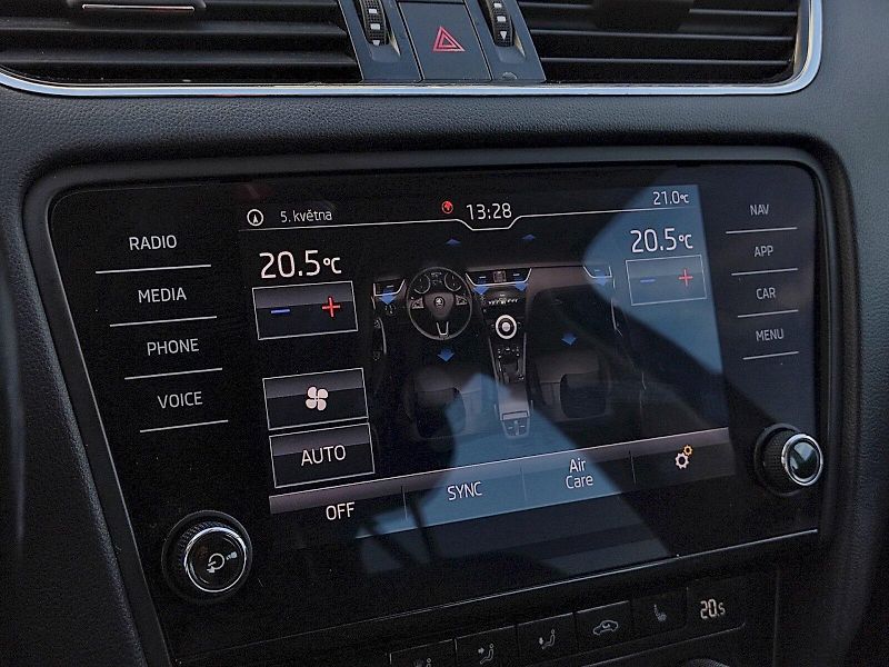 Škoda Octavia (2018) Combi Ambition 1,5 tsi 110 Kw - fotka 12 z 33