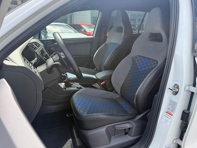 Volkswagen Tiguan R 2.0 TSI 235Kw DSG Akrapovič - fotka 8 z 27
