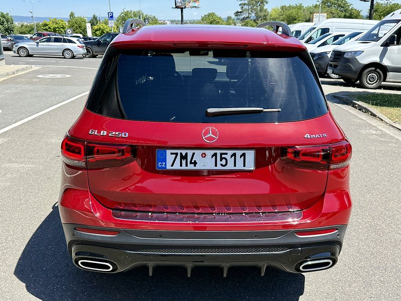 Mercedes-Benz GLB (2020) 250 4MATIC - fotka 8 z 45
