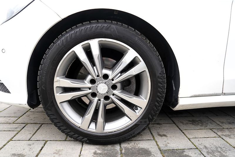 Mercedes-Benz Třídy E E 220d Avantgarde/kůže/AT/ČR - fotka 15 z 36