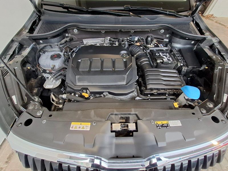 Škoda Karoq (2024) SELECTION TD 85/2.0 M6F - fotka 38 z 47
