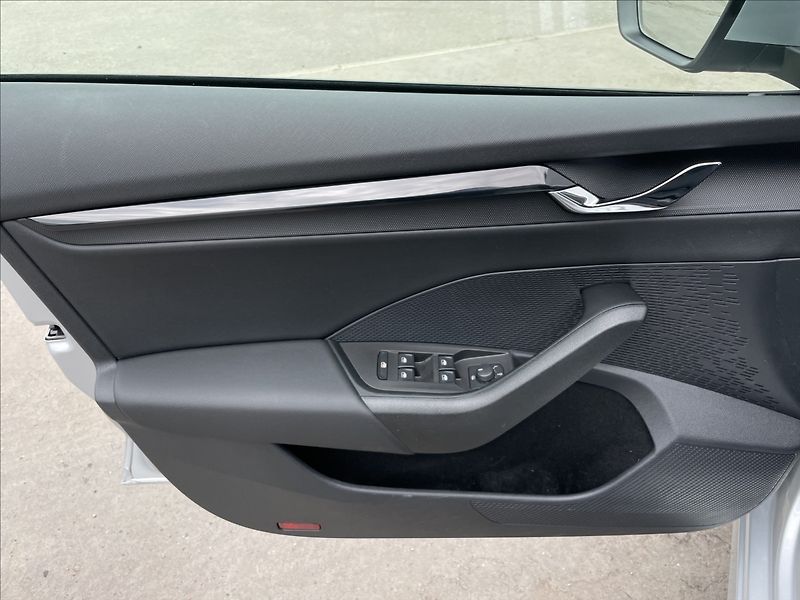 Škoda Octavia 2,0 TDI 4x4 DSG Ambi Plus TZ - fotka 16 z 24