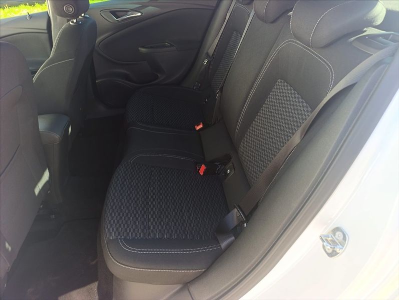 Opel Astra 1,4 Turbo Navi Kamera Tempomat - fotka 22 z 37