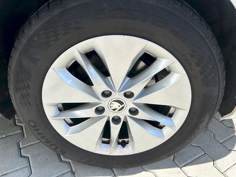 Škoda Octavia (2023) COMBI AMBITION 2.0TDI 110kW 6° - fotka 16 z 26