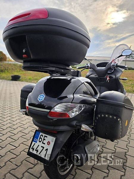 Piaggio MP3 250 LT (2009) - fotka 8 z 20