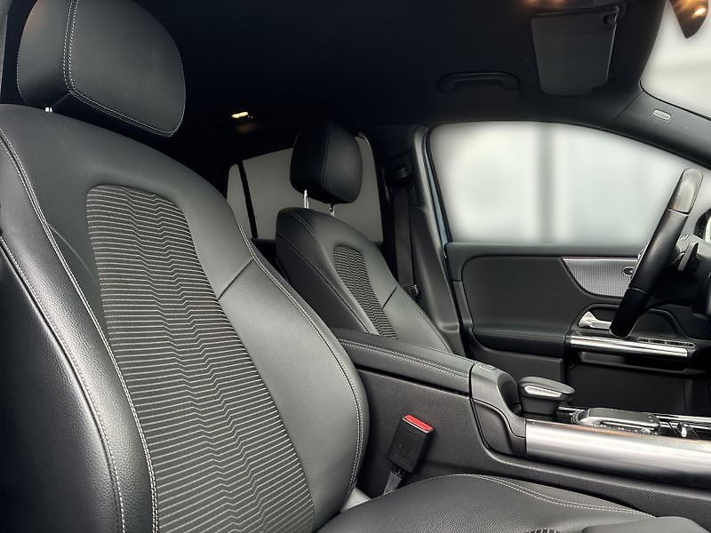 Mercedes-Benz GLA 200 d 4MATIC - fotka 16 z 18