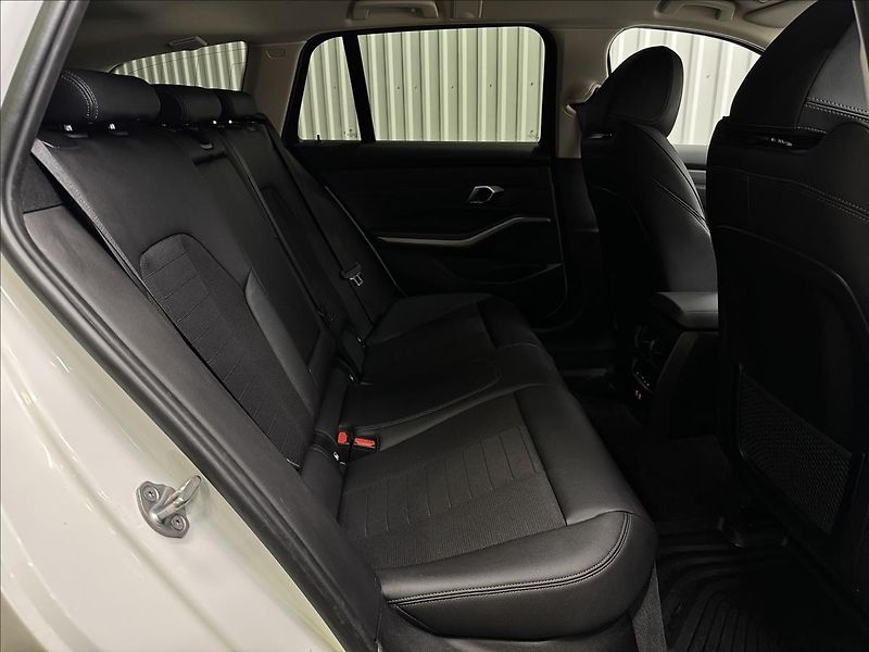 BMW Řada 3 330E 215kW XDRIVE TAŽNÉ 2XALU - fotka 44 z 50