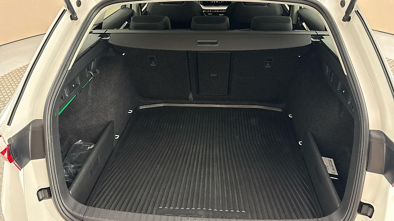 Škoda Octavia 2.0 TDI DSG Style Combi - fotka 17 z 25