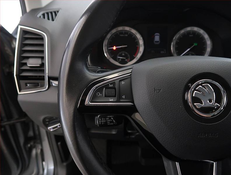 Škoda Karoq (2019) 2.0 TDI, 4X4, Automat - fotka 25 z 29