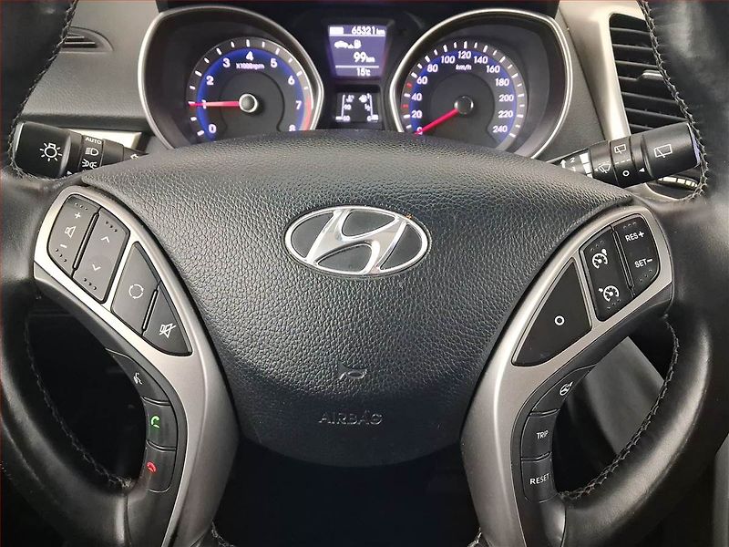 Hyundai i30 (2015) 1.6 MPI, Tempomat - fotka 15 z 20