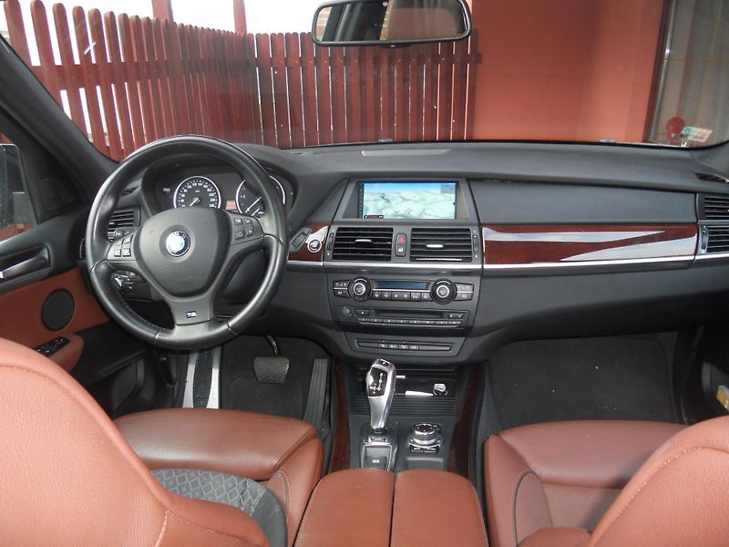 BMW X5 (2010) M-packet - fotka 27 z 28