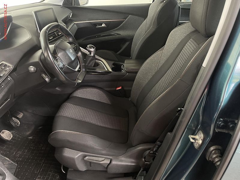 Peugeot 5008 (2017) 1.2 PT, Active - fotka 9 z 15