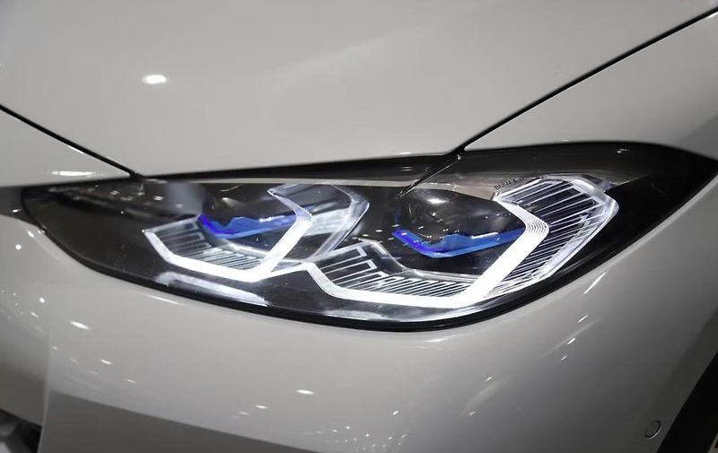 BMW i4 M50 xDrive GC 360k Tažné Laser - fotka 4 z 13