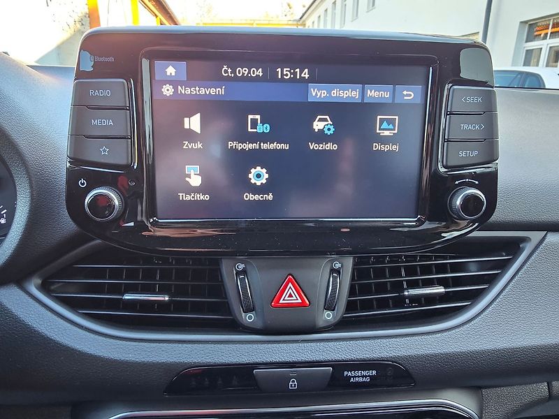 Hyundai i30 1.6CRDi COMFORT LED KAMERA NAV - fotka 25 z 35