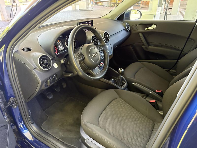 Audi A1 (2016)  Sportback 1.0 TFSI- 5 dveří - - fotka 8 z 17