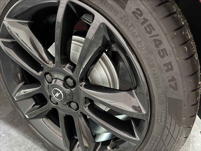 Opel Corsa 1,4   iSPORT TOP STAV I VZHLED - fotka 31 z 43