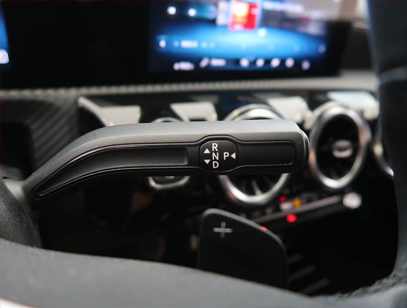 Mercedes-Benz Třídy A (2022) A 180 d - fotka 13 z 22