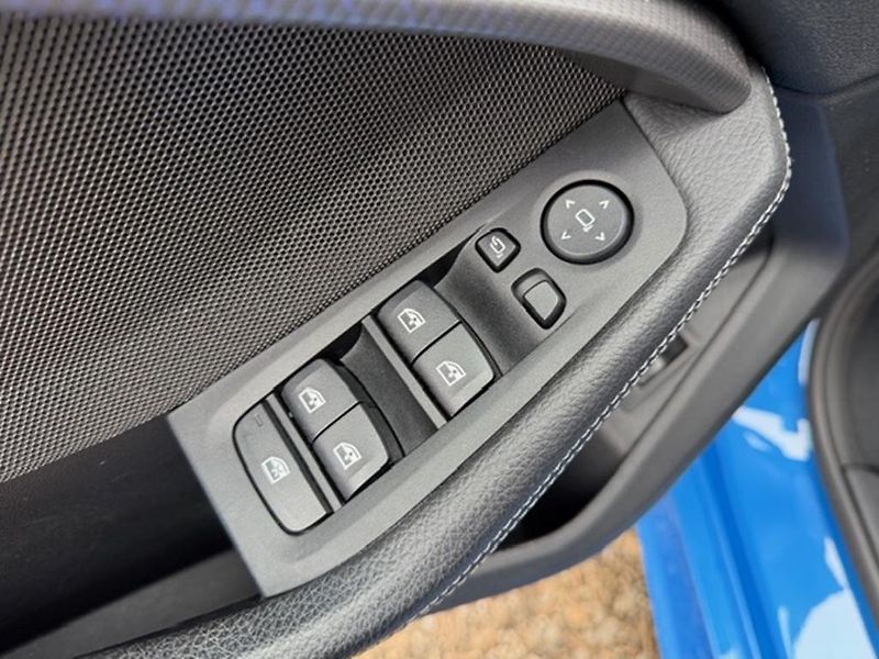 BMW Řada 1 120d xDrive,HEAD-UP,M-PAKET - fotka 19 z 48