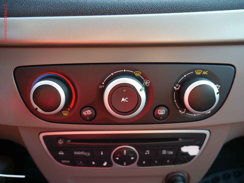 Renault Mégane (2010) 1.6i, 1.maj,ČR, AC, tempo - fotka 17 z 19