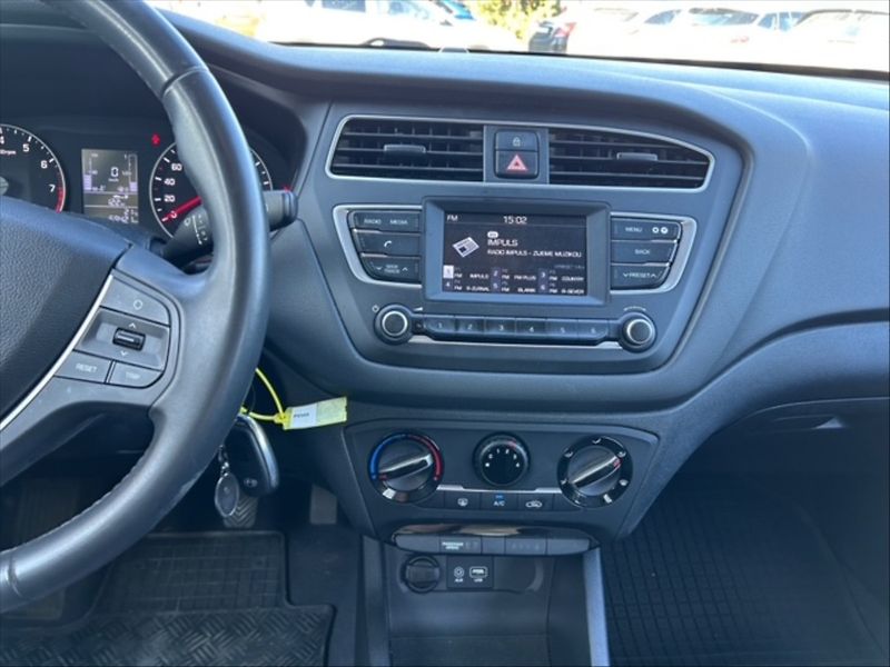 Hyundai i20 1,3 i Comfort - fotka 10 z 11