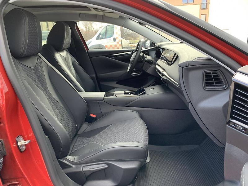 DS Automobiles DS4 TROCADERO 1.5 BlueHDi 96kW AT8 - fotka 28 z 29