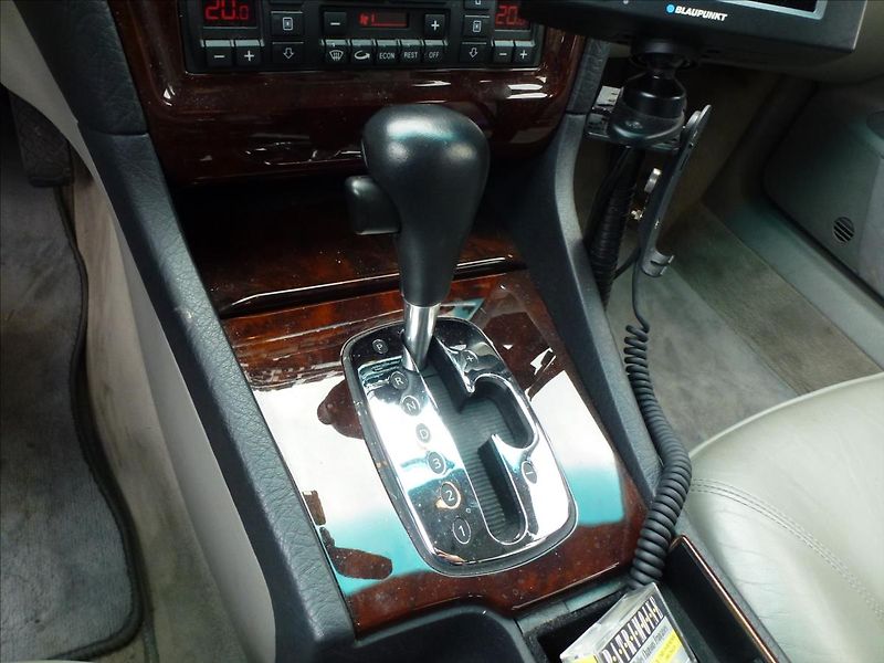Audi A8 4,2 V8 Quattro 4x4 AUTOMAT - fotka 54 z 65