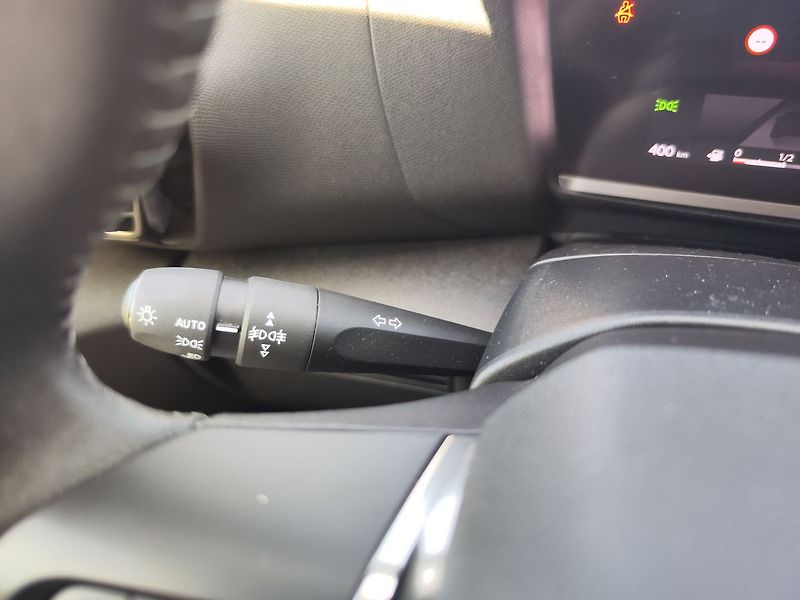 Citroën C4 1.2 Puretech/96kW Feel S&S - fotka 25 z 29