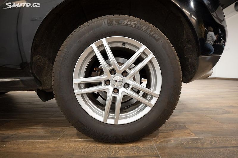 Nissan Murano 2.5 DCI 140 kW 4X4 - fotka 33 z 35