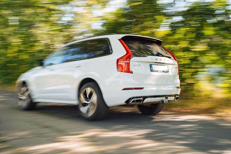 Volvo XC90 (2021) B6 AWD - fotka 31 z 31