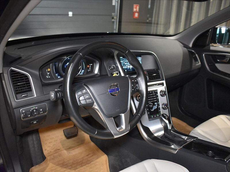 Volvo XC60 2,0 D4 Ocean race Kamera,BLIS - fotka 14 z 24
