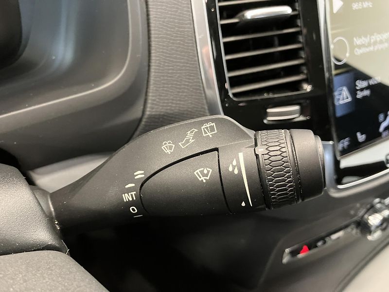 Volvo XC90 B5 AWD Momentum AT8 - fotka 26 z 48