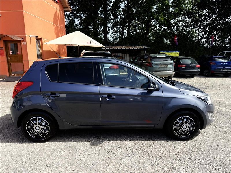Hyundai i20 1,3 i - fotka 4 z 26