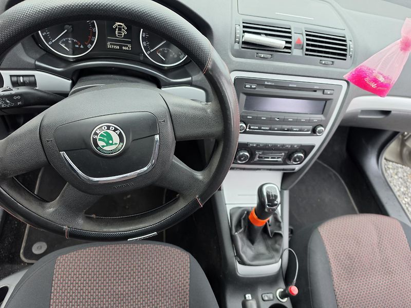 Škoda Octavia II.1.6 TDI Xenon TZ - fotka 12 z 14