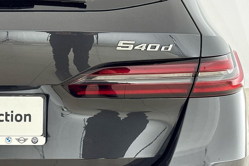 BMW Řada 5 540d xDrive Touring - fotka 4 z 18