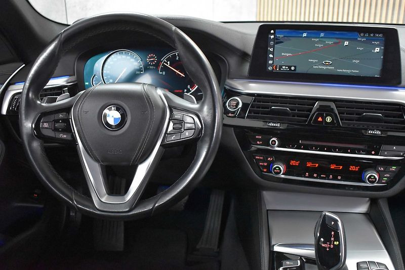 BMW Řada 5 520d LUXURY LINE*KAMERA - fotka 8 z 48