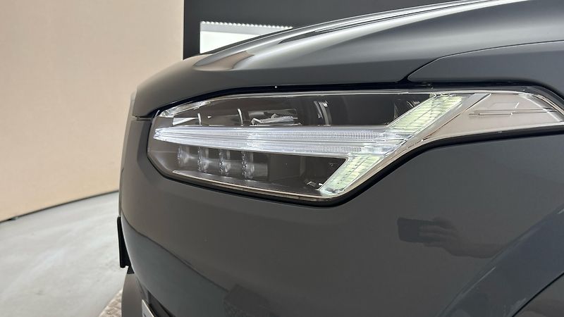 Volvo XC90 2.0 B5 AUT AWD Inscription - fotka 18 z 33