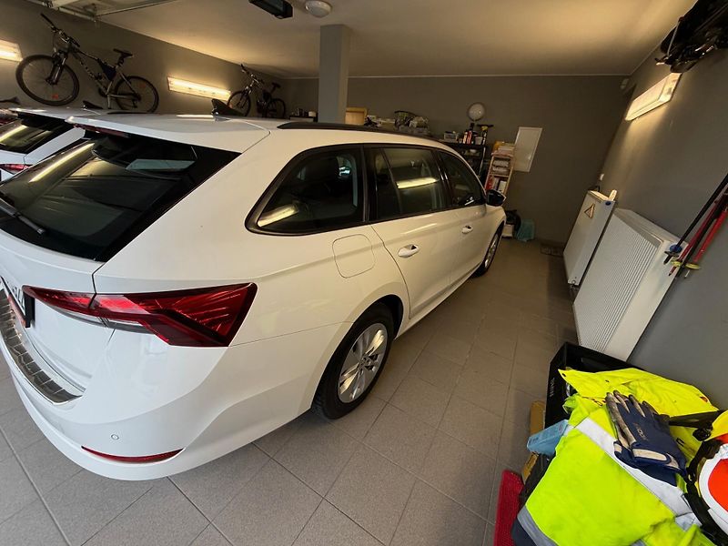 Škoda Octavia 2.0 TDI / 85kW / Amb. ČR - fotka 6 z 20