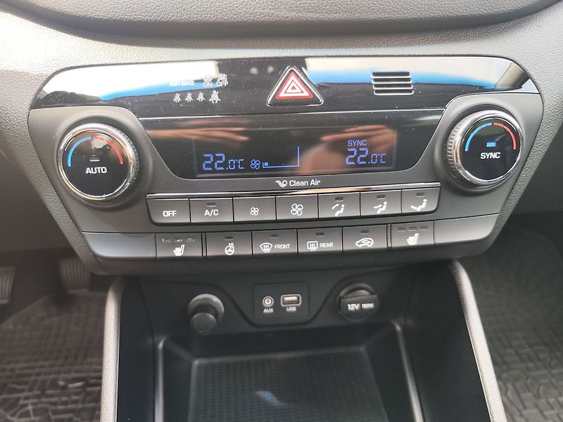 Hyundai Tucson 2.0 CRDI/100kW Style 4x4 - fotka 22 z 36