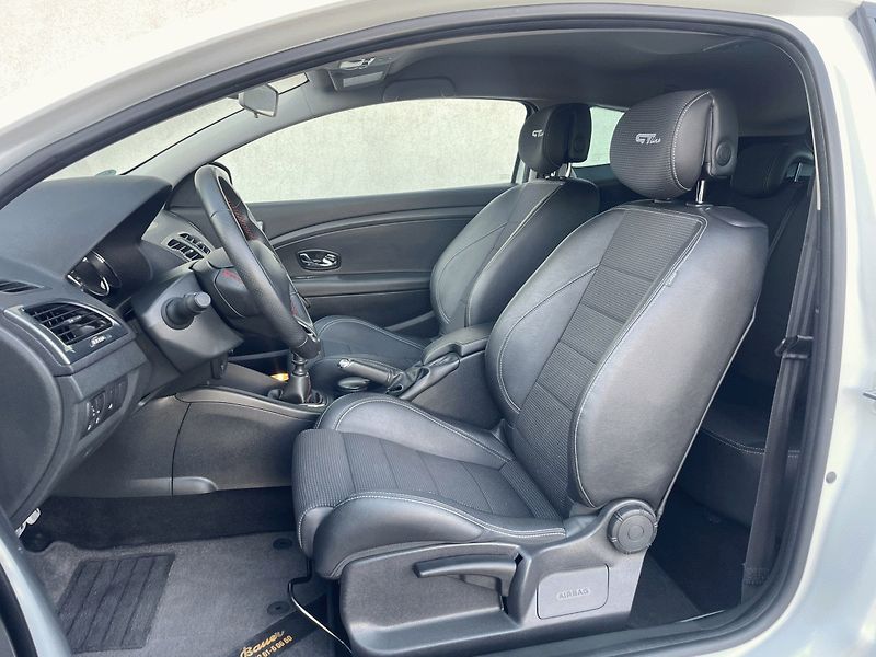 Renault Mégane (2013) Coupé GT LINE 1,4TCe 130k - fotka 15 z 22