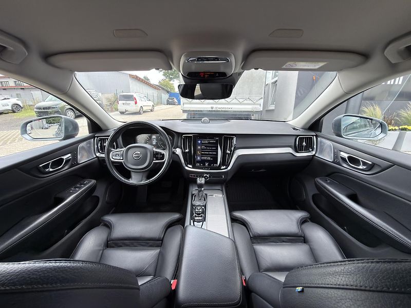 Volvo V60 CC D4 AWD // B&W // REZERVACE - fotka 19 z 44