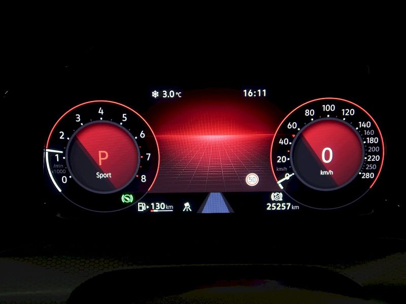 Volkswagen Golf (2024) GTI CLUBSPORT 2.0TSI 221KW DSG - fotka 18 z 38