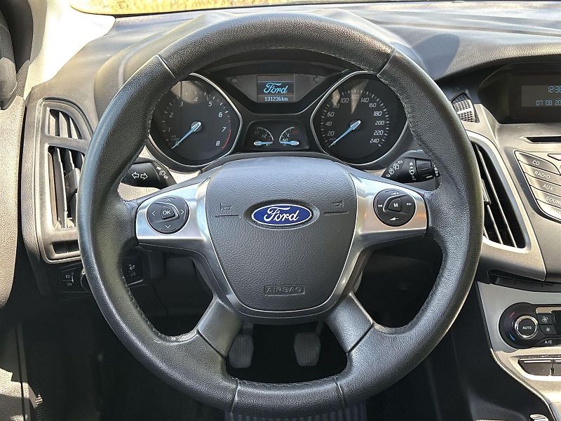 Ford Focus (2013) 1.0 EcoBoost Trend - fotka 17 z 25