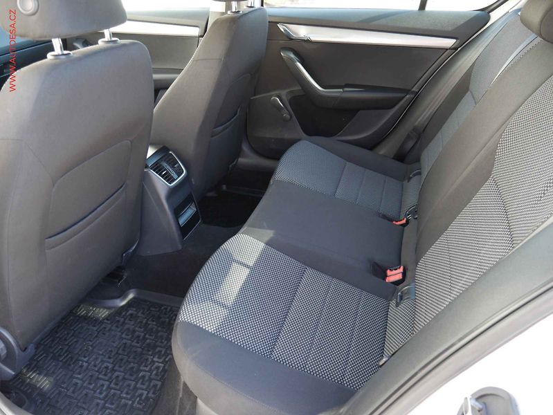 Škoda Octavia (2013) 1.6 TDi, ČR, Klima - fotka 10 z 16