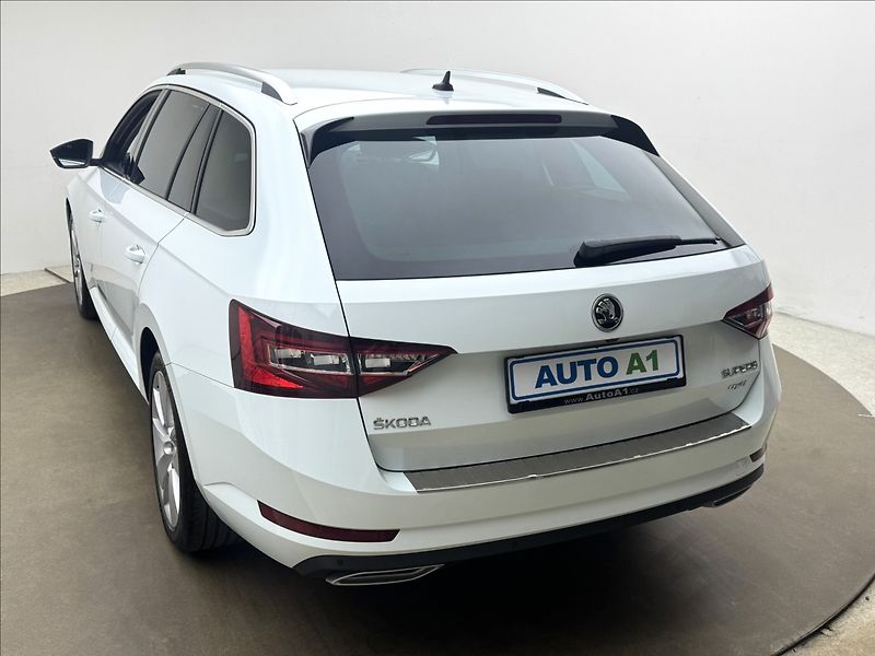 Škoda Superb 2,0 DSG 4X4 ACC CANTON STYLE+ - fotka 6 z 49