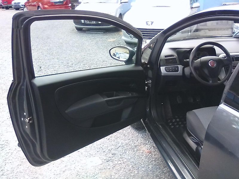 Fiat Punto (2010) 1.2i , 2.majitel - fotka 16 z 32