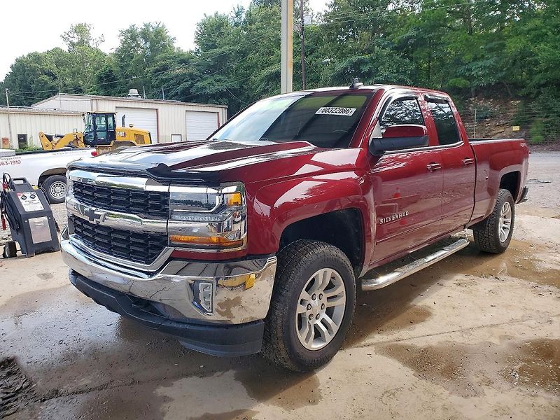 Chevrolet Silverado (2017) Auto na cestě - fotka 1 z 12